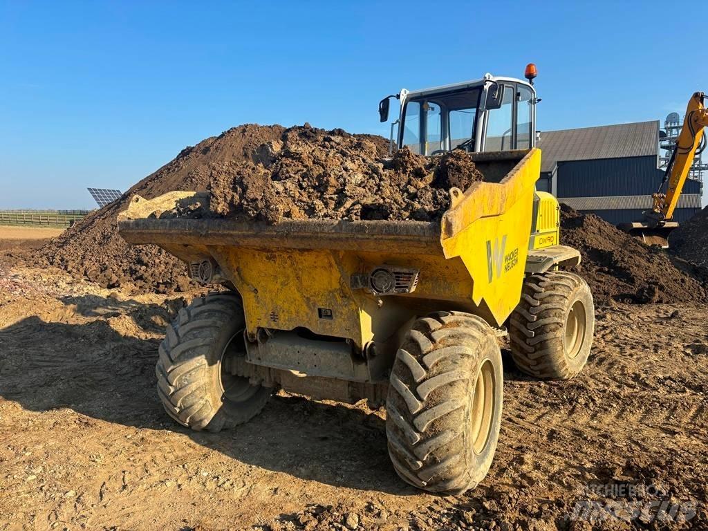 Wacker Neuson DW 90 サイト　ダンプ
