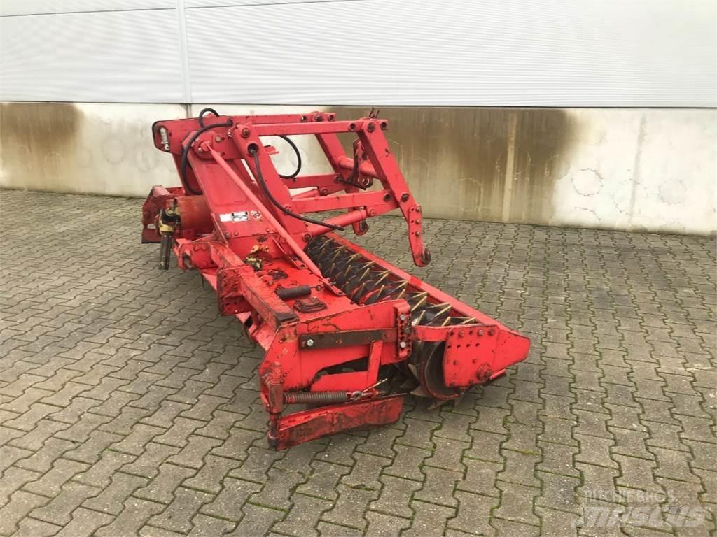 Krone KES 121-3000 パワーハローとロータリーハロー