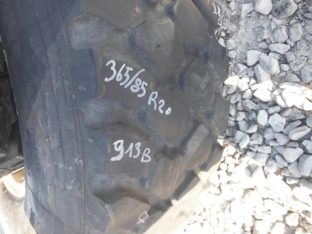 Michelin 365/85R20 タイヤ、ホイル、リム