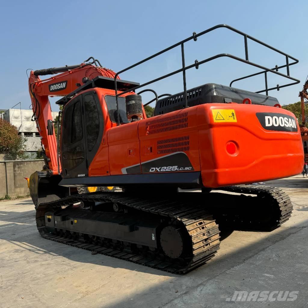 Doosan DX 225 LC 大型油圧ショベル12t以上（パワーショベル・ユンボ）