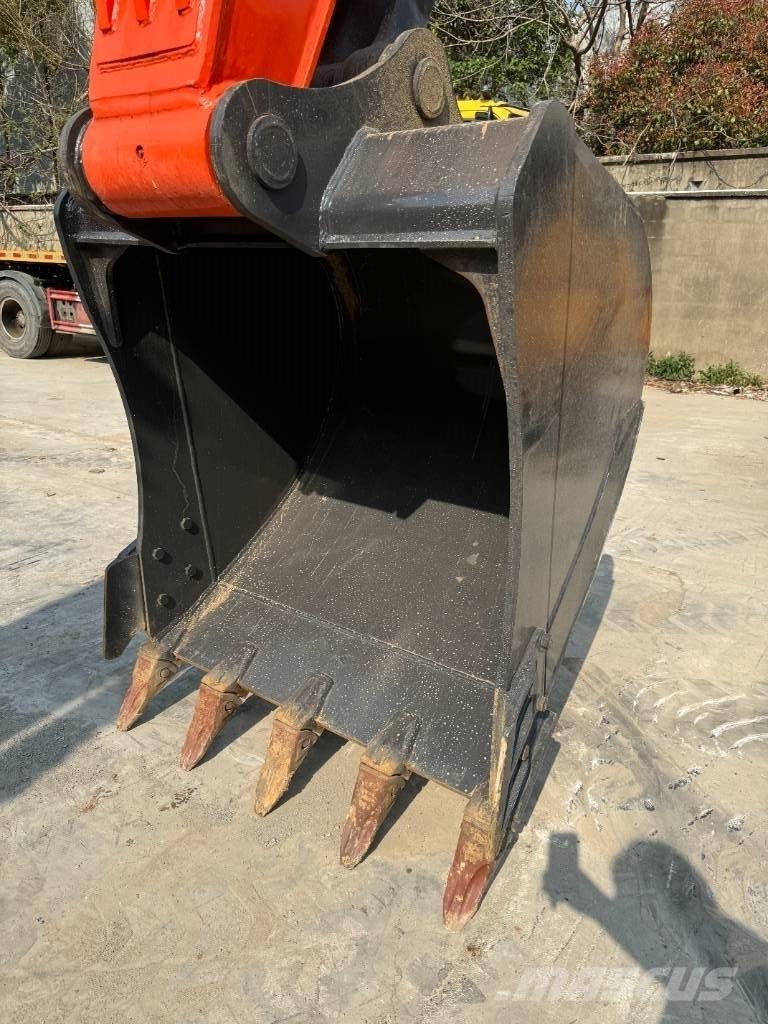 Doosan DX 225 LC 大型油圧ショベル12t以上（パワーショベル・ユンボ）