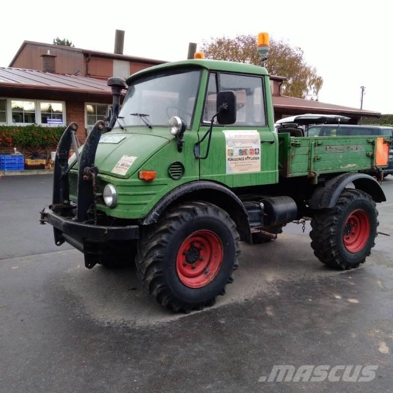 Mercedes-Benz U421 トラクター