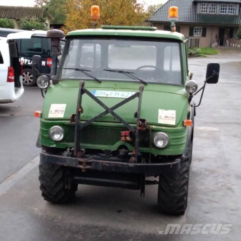 Mercedes-Benz U421 トラクター