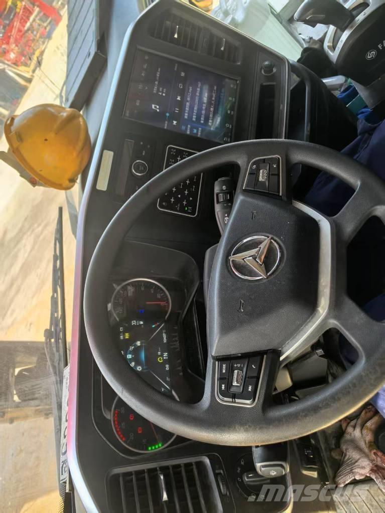 Sany SAC3000C8-8 オールテレーンクレーン