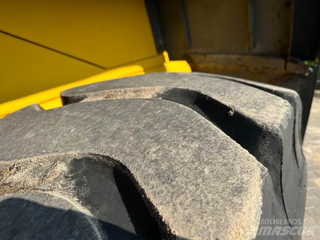 Komatsu WA270-3 ホイールローダー・タイヤショベル