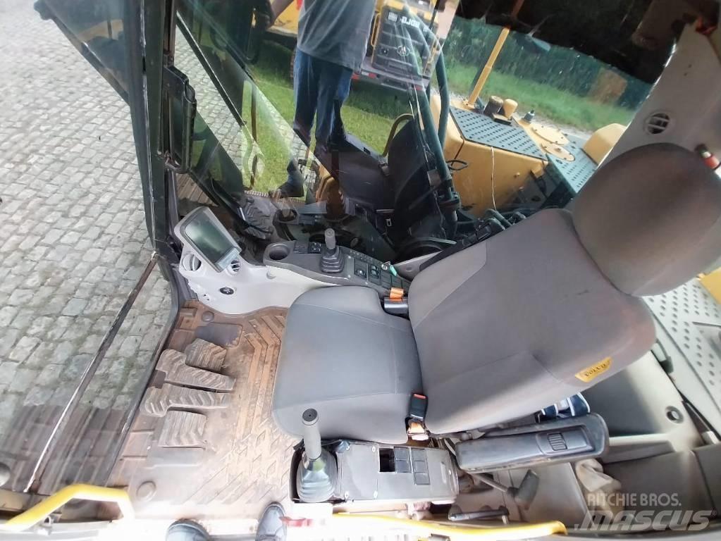 Volvo EC 220 DL 大型油圧ショベル12t以上（パワーショベル・ユンボ）