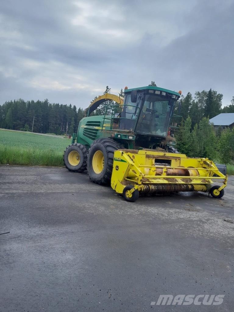 John Deere 7700 自走式フォレージハーベスター