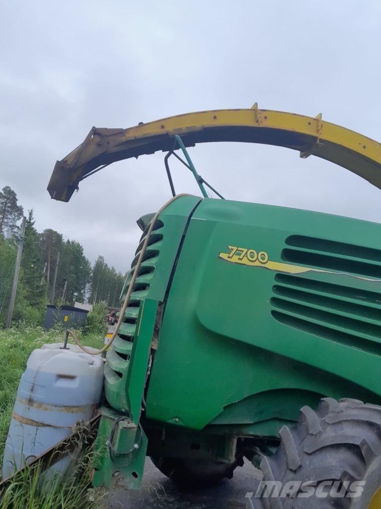 John Deere 7700 自走式フォレージハーベスター