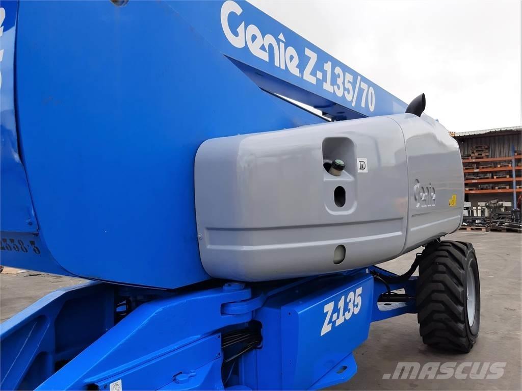 Genie Z135 70 ブームリフト　屈伸型