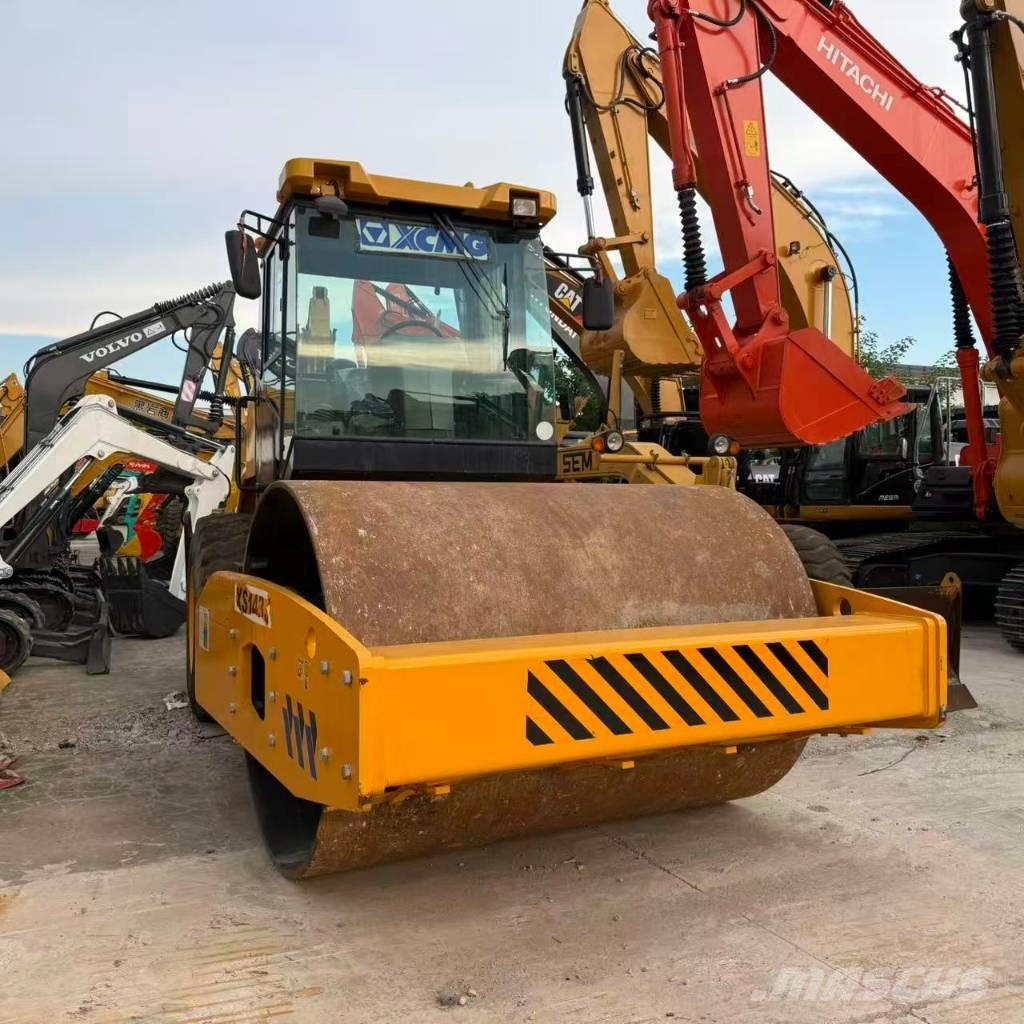 XCMG XS 143 振動ローラ
