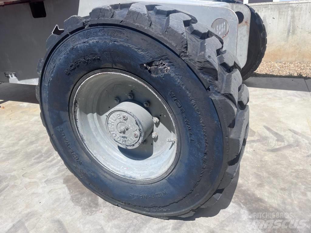JLG 660 SJ ブームリフト　直伸型