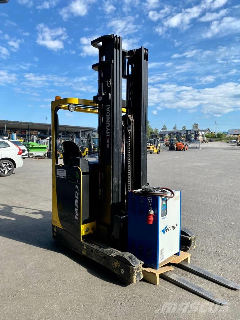 Hyundai 16BRJ-9 リーチフォークリフト