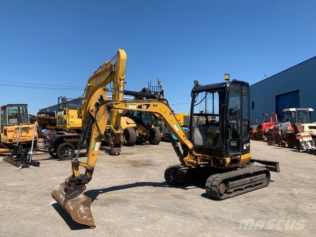 CAT 302.7 D CR ミニ油圧ショベル 7t以下（ミニユンボ・ミニディガー）