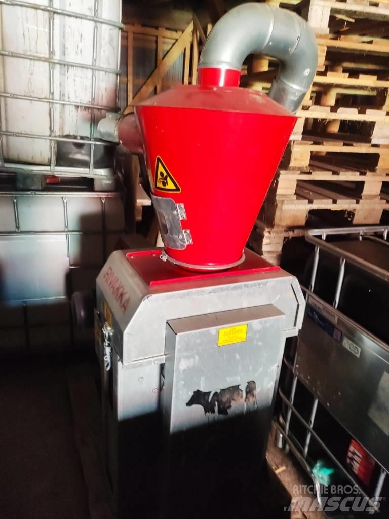Rivakka 4 kw 家畜飼料供給機