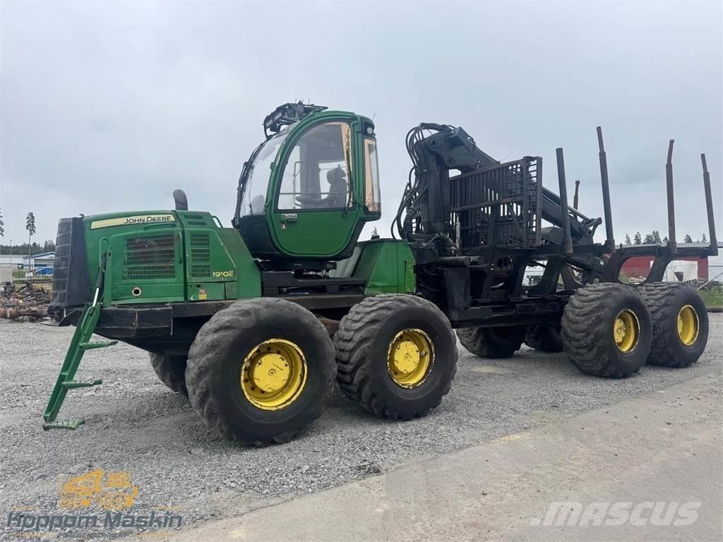 John Deere 1910E フォワーダー
