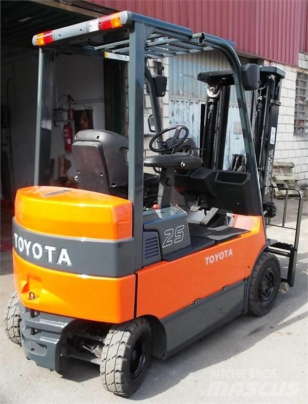 Toyota 7 FBMF 25 バッテリーフォークリフト