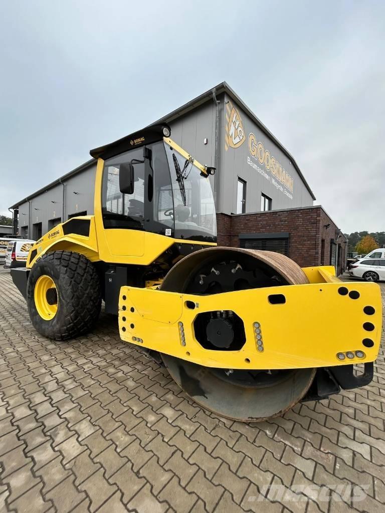 Bomag BW 211 D-5 振動ローラ