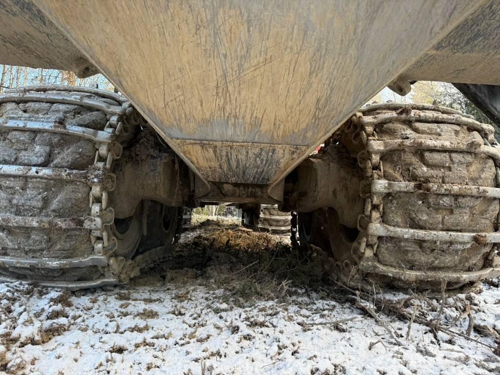 Komatsu 875 フォワーダー