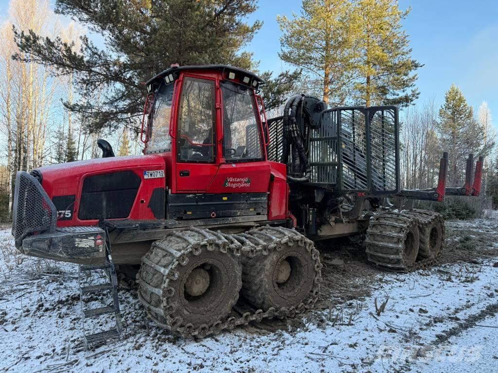 Komatsu 875 フォワーダー