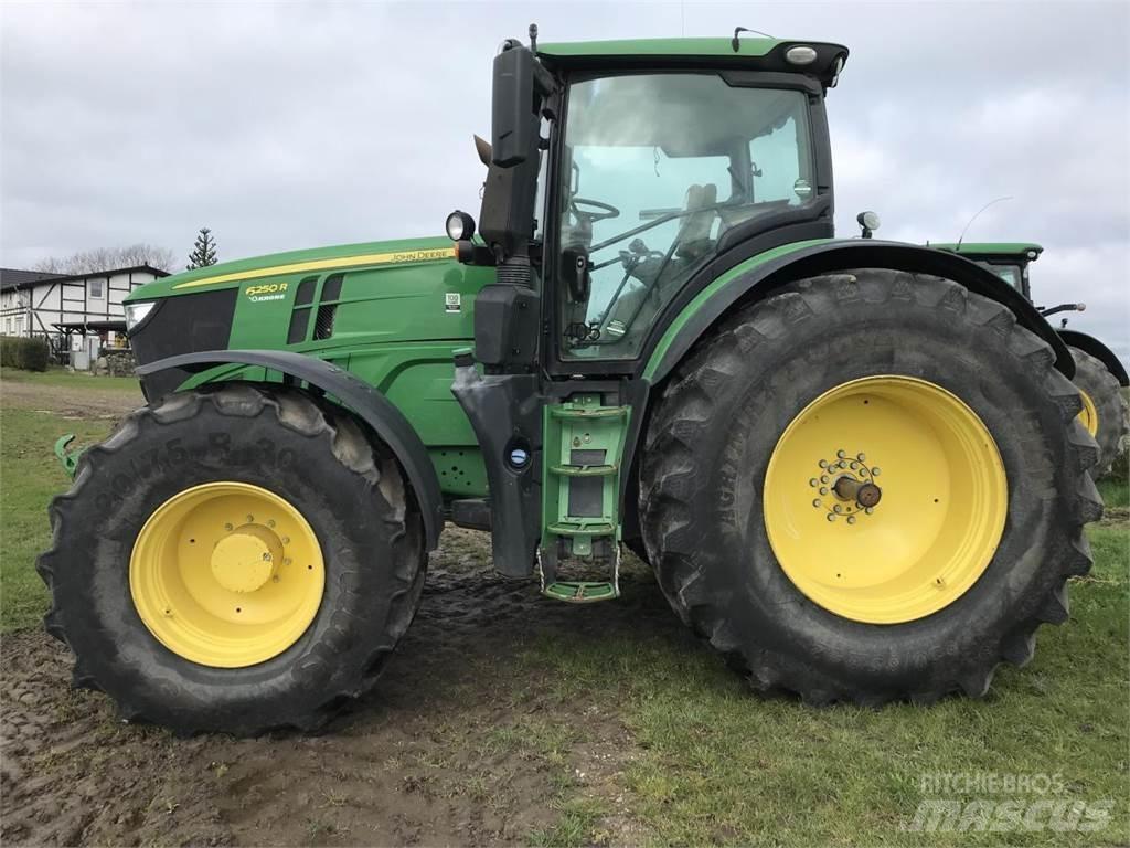 John Deere 6250R トラクター