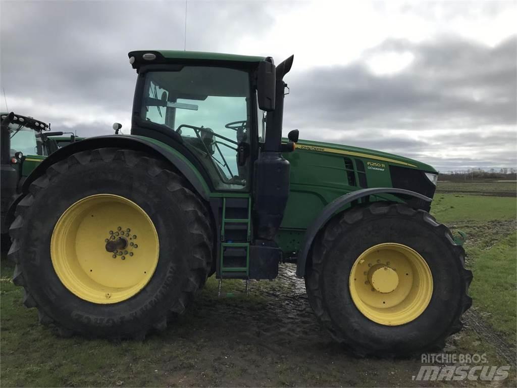 John Deere 6250R トラクター