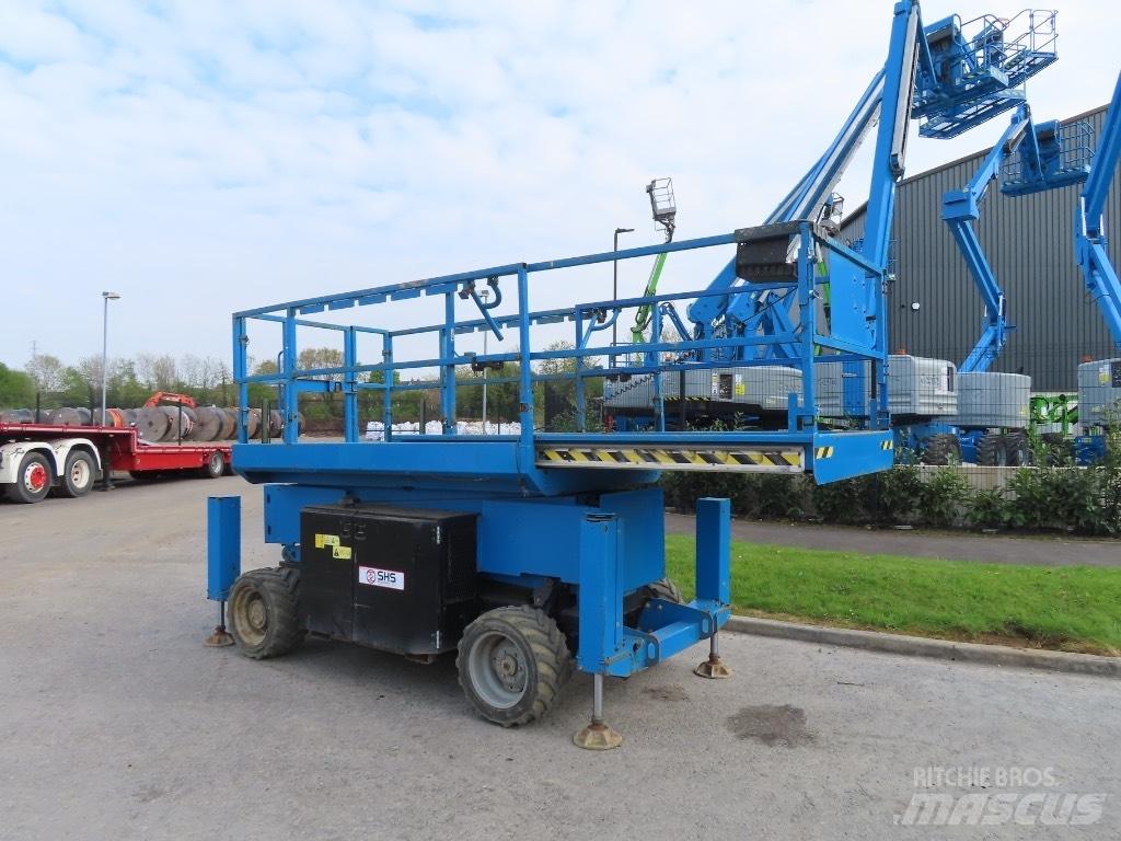 Genie GS 3369 RT シザースリフト