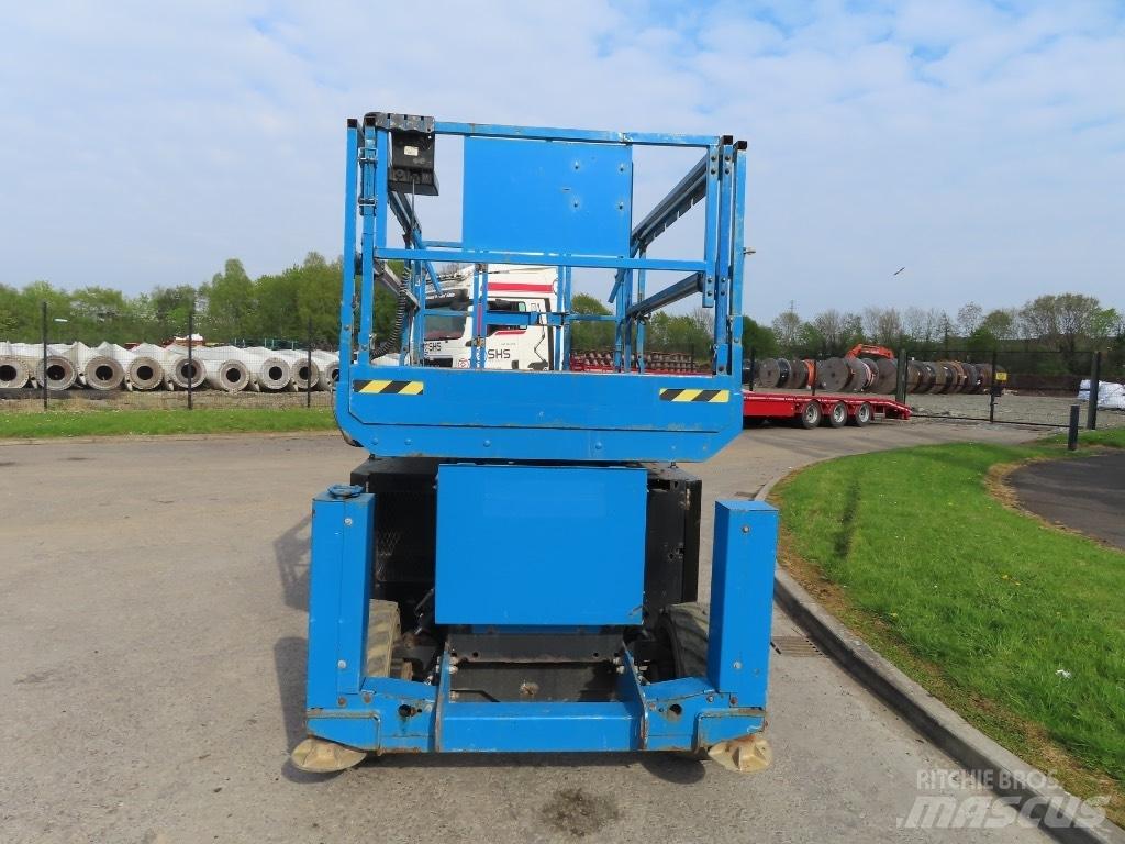 Genie GS 3369 RT シザースリフト