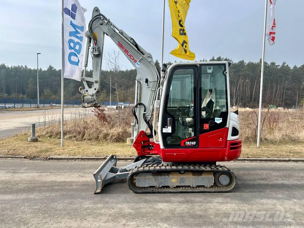 Takeuchi TB 240 ミニ油圧ショベル 7t以下（ミニユンボ・ミニディガー）