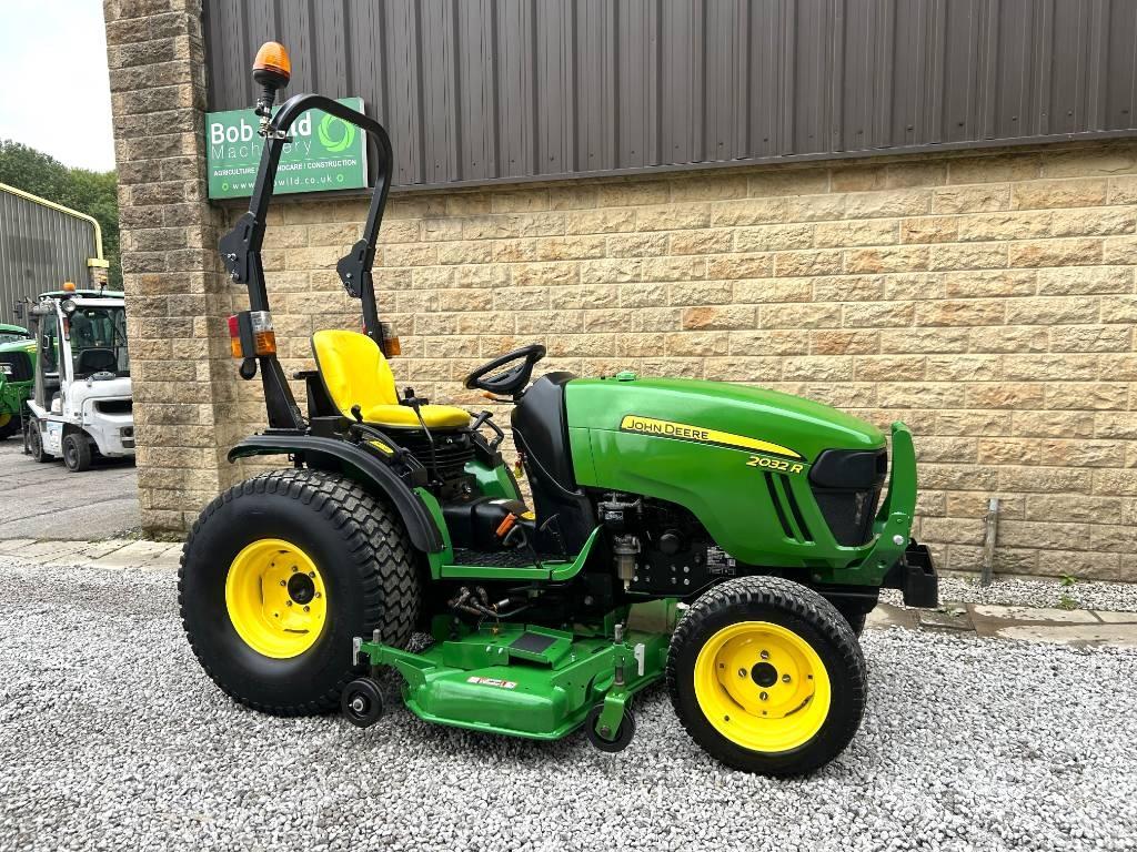 John Deere 2032R コンパクトトラクター