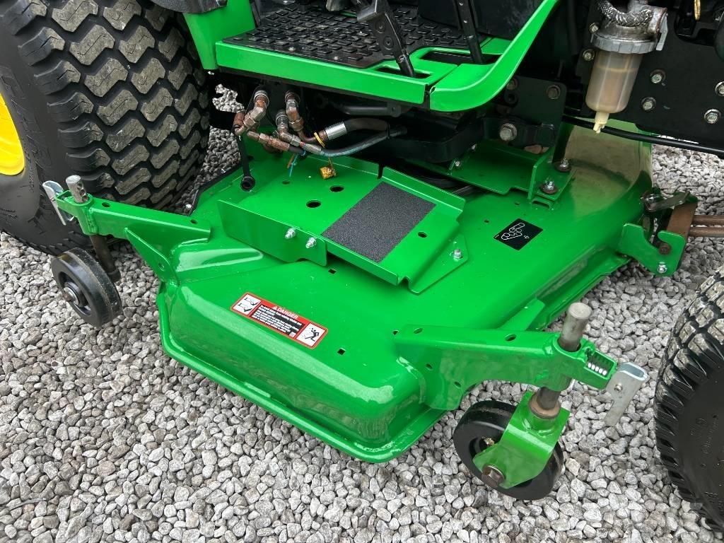 John Deere 2032R コンパクトトラクター
