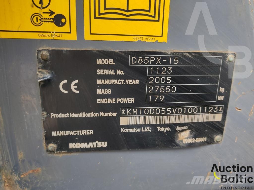 Komatsu D85PX-15 ブルドーザー