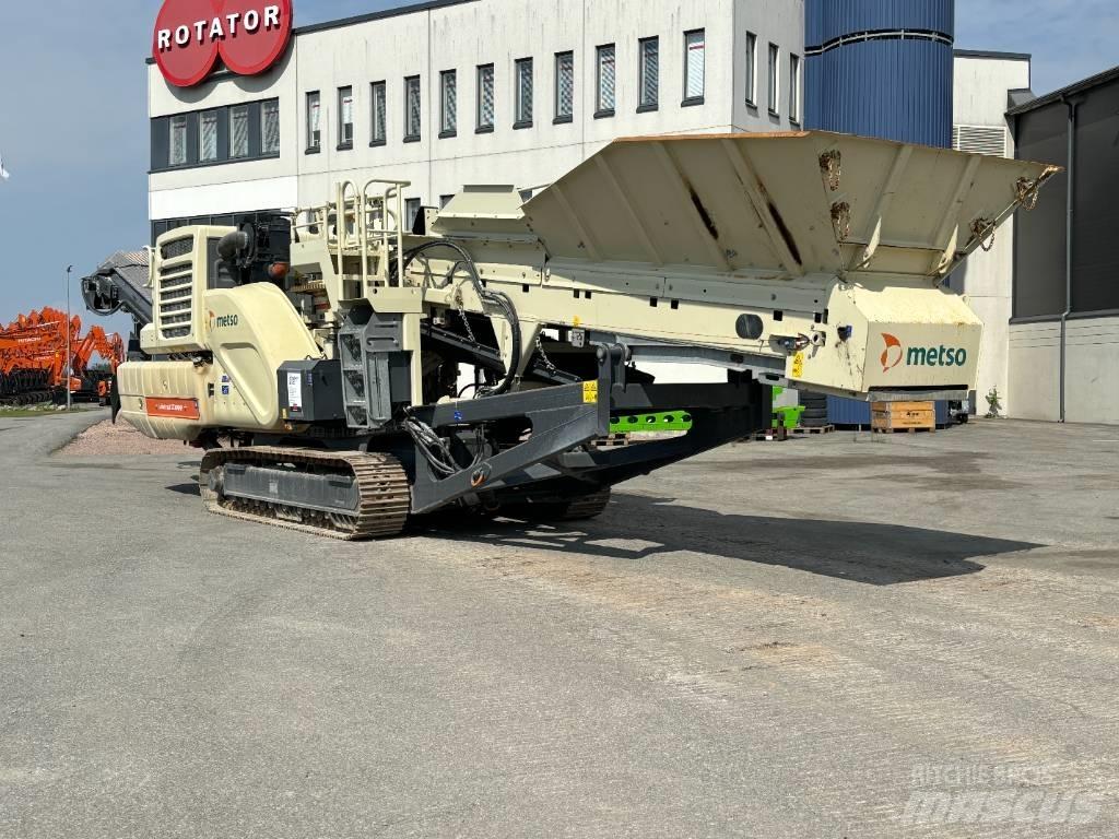 Metso LT 200 HP 自走式クラッシャー