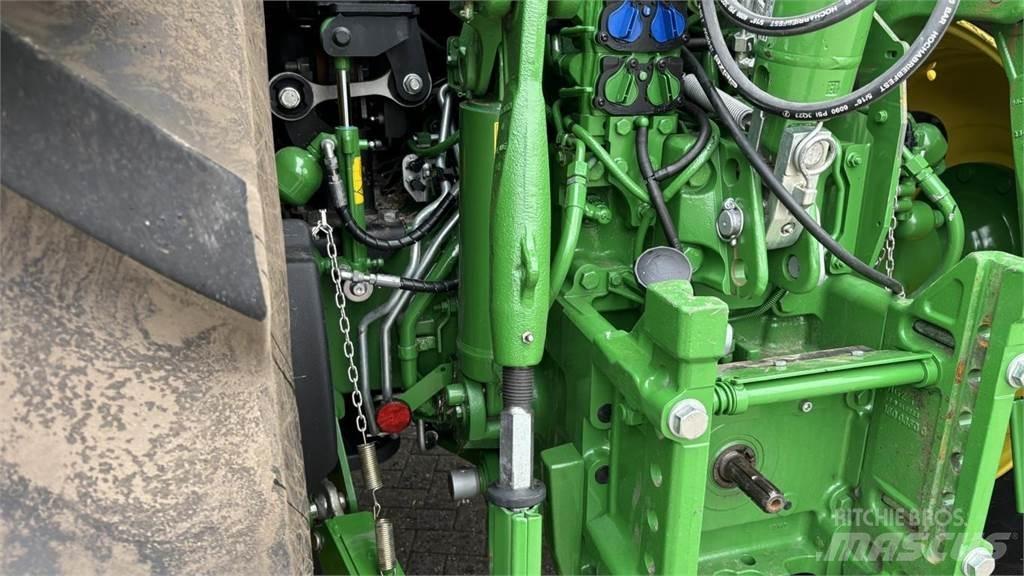 John Deere 6R215 トラクター