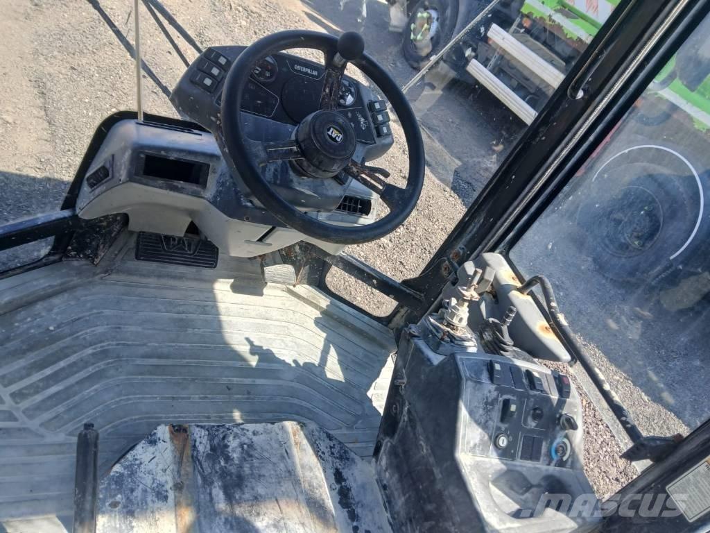 CAT 906 キャビン及び内装