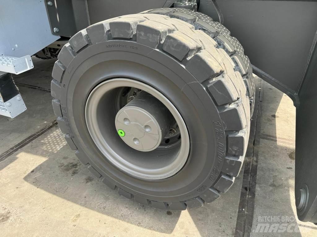 Sennebogen 830M E 廃棄物／工業産廃処理機