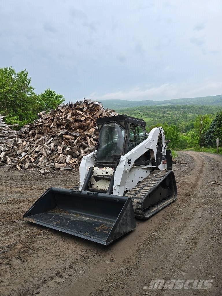 Bobcat T 320 スキッドステアローダー
