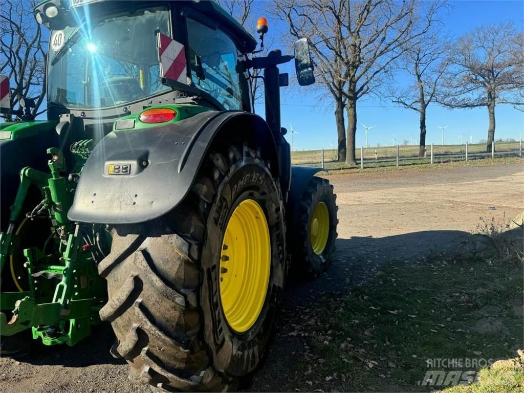John Deere 6230R トラクター