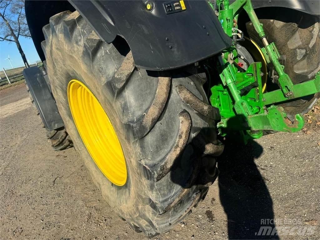 John Deere 6230R トラクター