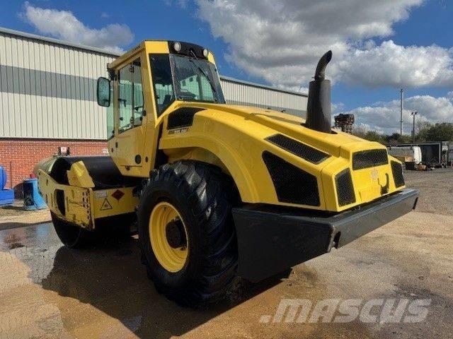 Bomag BW 213 D H-4 振動ローラ