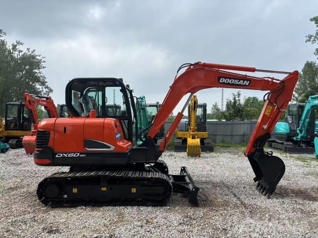 Doosan DX 60 ミニ油圧ショベル 7t以下（ミニユンボ・ミニディガー）