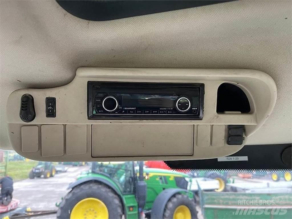 John Deere 6155R トラクター