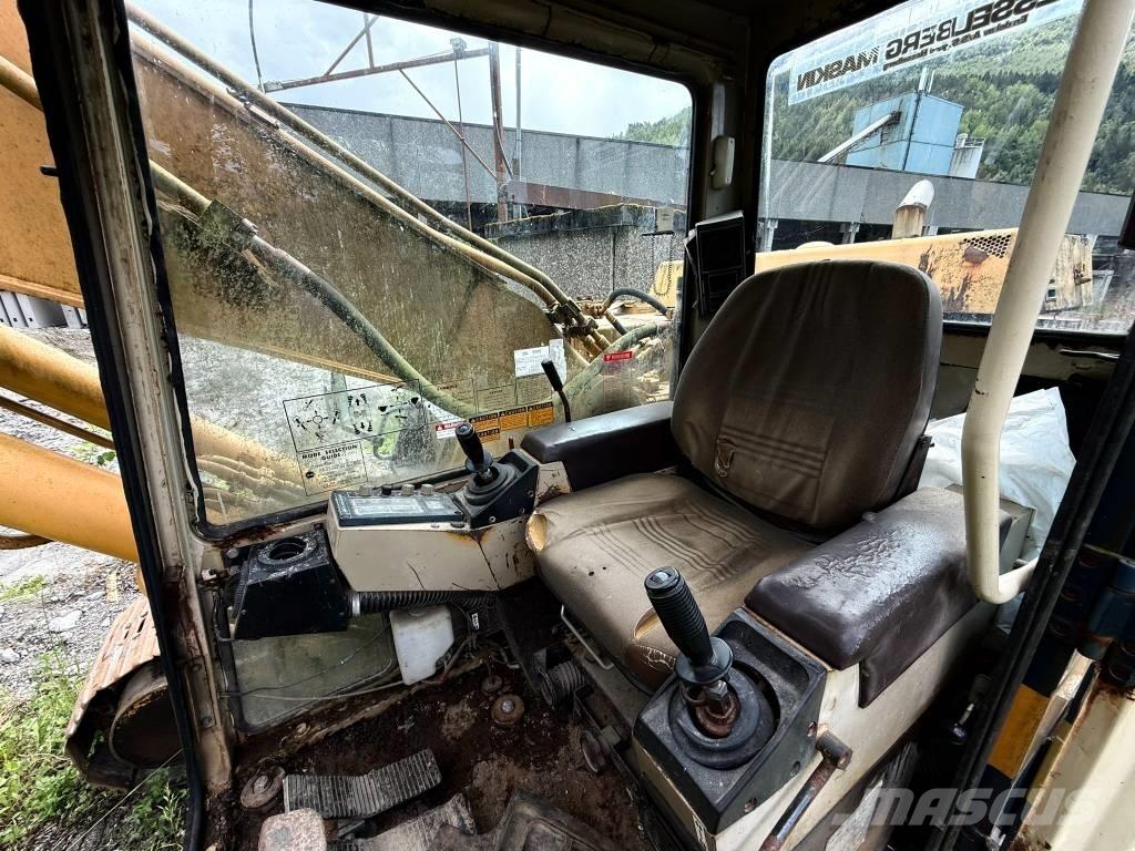 Komatsu PC 200-3 大型油圧ショベル12t以上（パワーショベル・ユンボ）