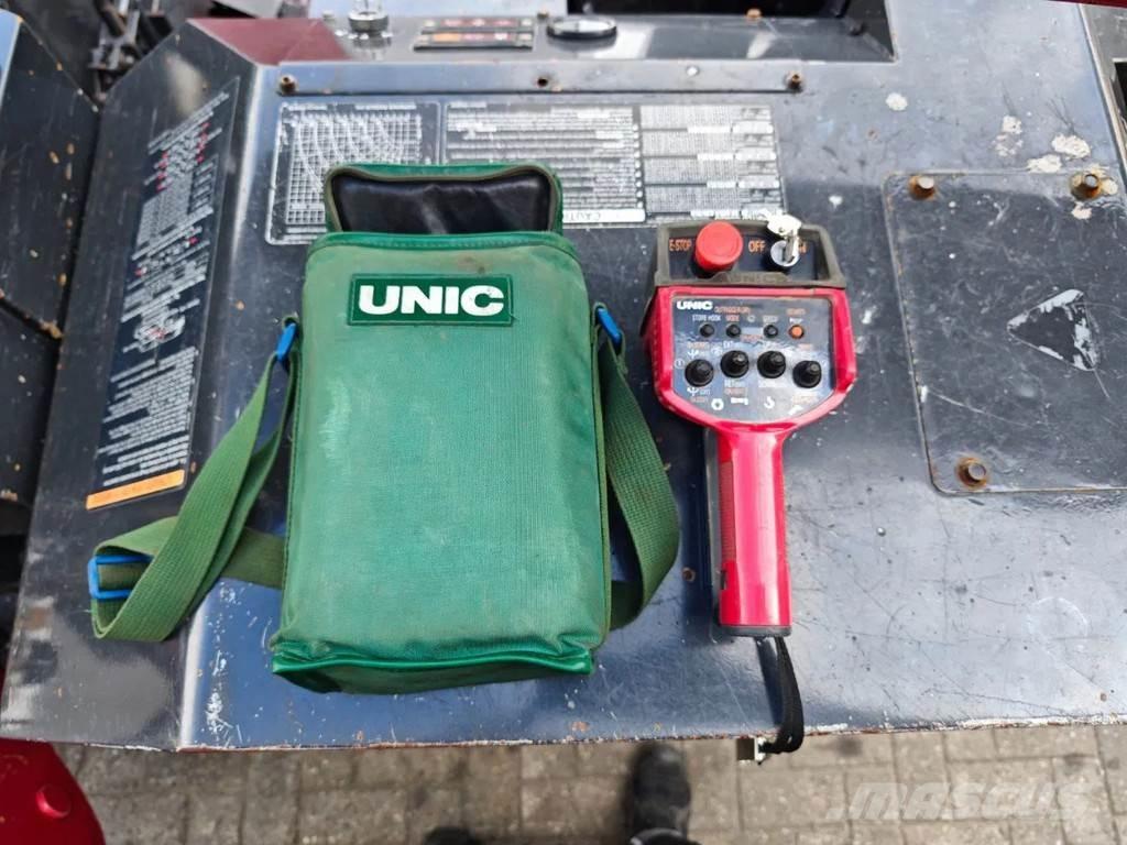 Unic URW 506 CDE クローラクレーン