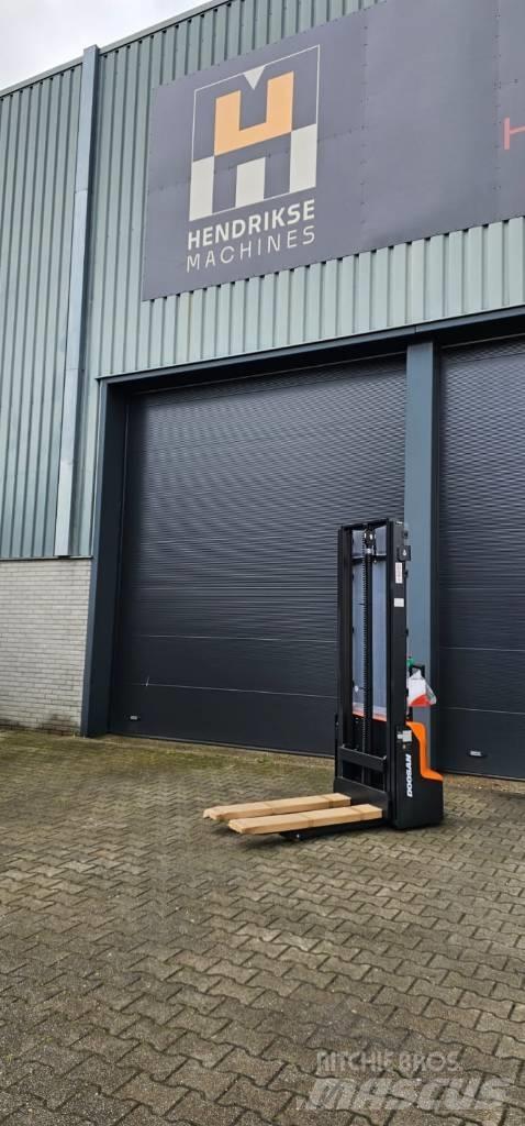 Doosan LSM 12 N ウォーキンフォークリフト