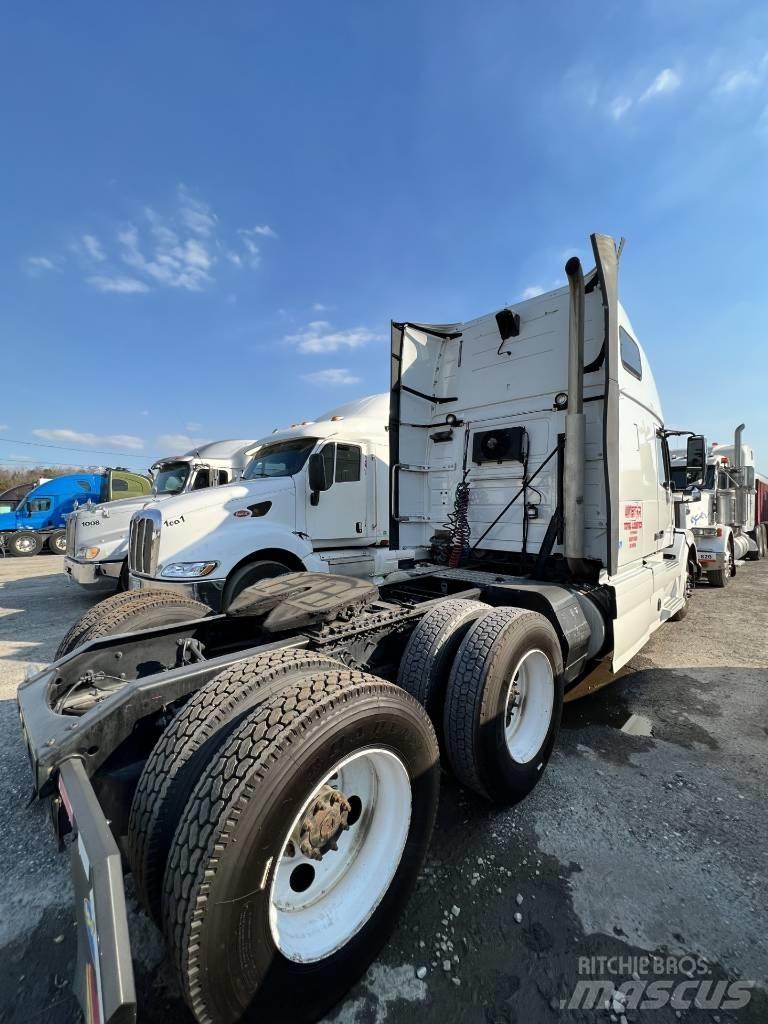 Volvo VLN 670 中古トラクターヘッド | トレーラーヘッド