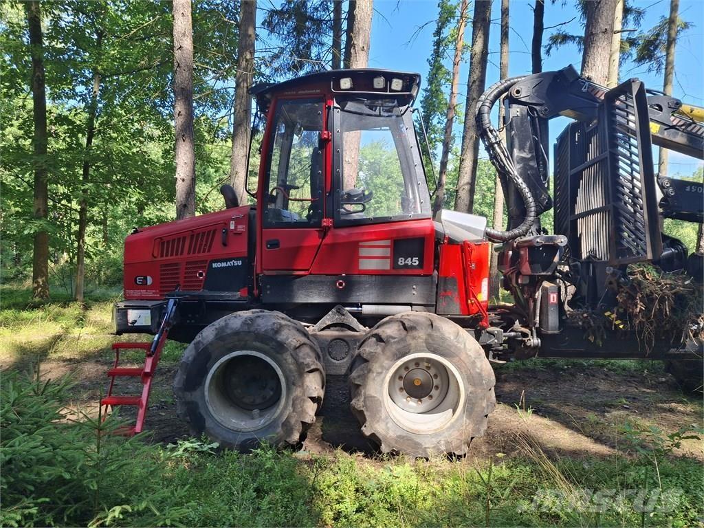 Komatsu 845 フォワーダー