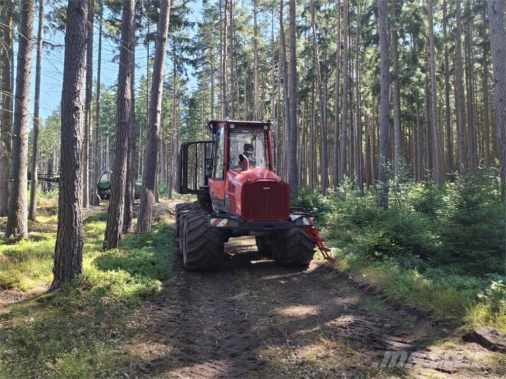 Komatsu 845 フォワーダー