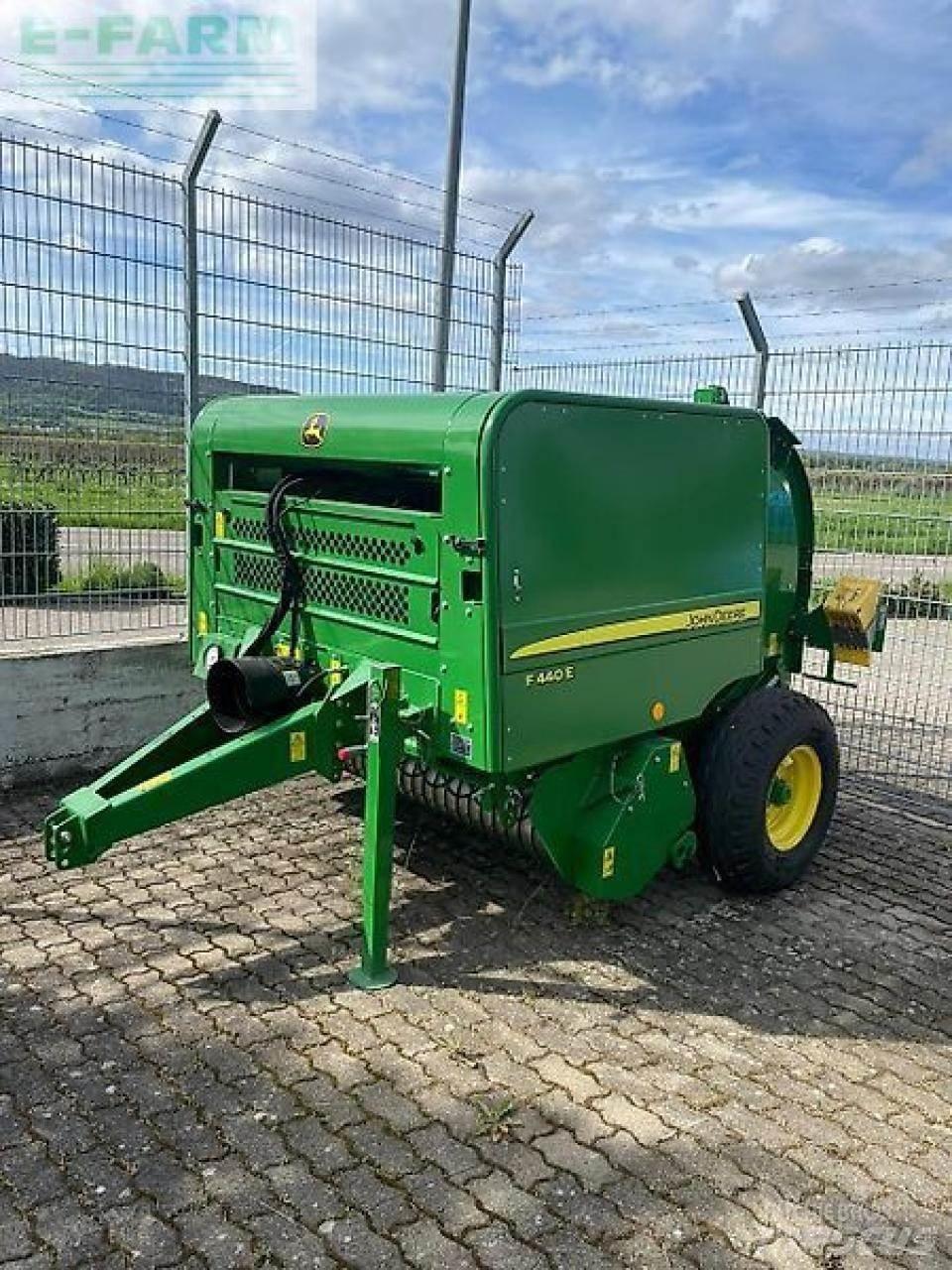 John Deere f440e スクエアベーラー