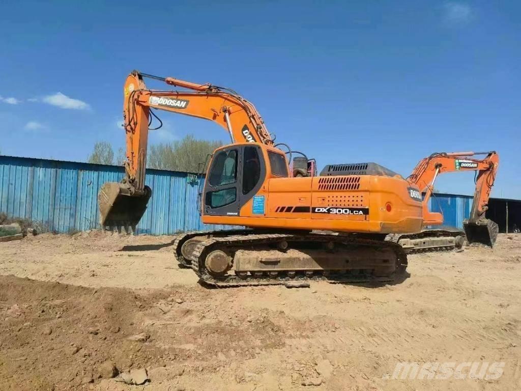 Doosan DX300LC-9 大型油圧ショベル12t以上（パワーショベル・ユンボ）