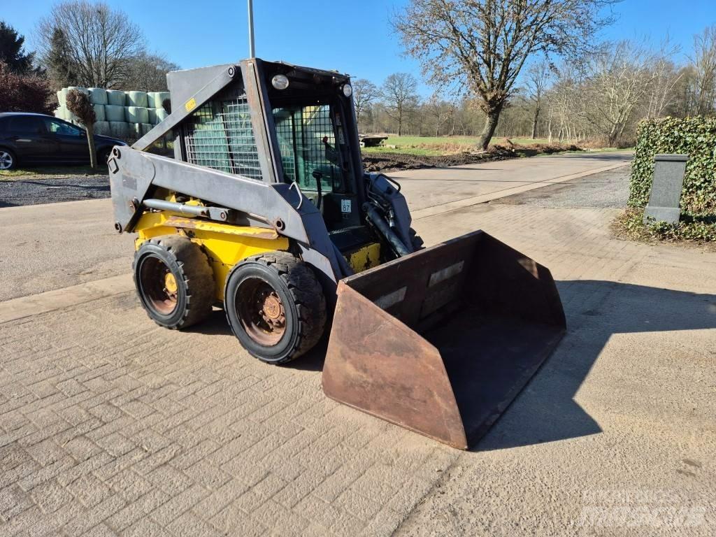 New Holland LS 160 スキッドステアローダー